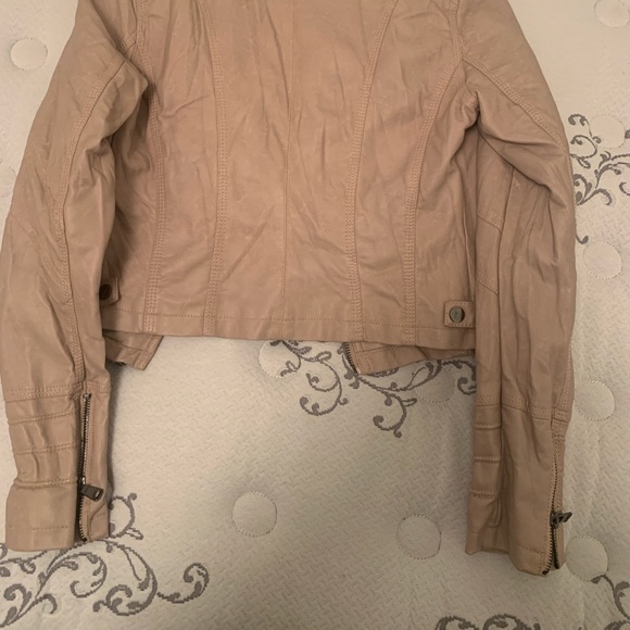 Leather jacket - Picture 2 of 2